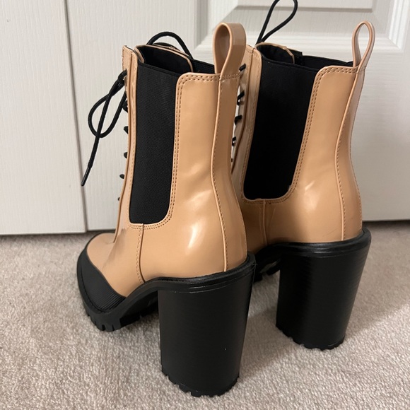 Tan and black lace boot chunky heel - Picture 2 of 3